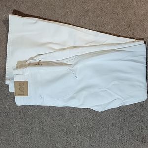 White Lee bellbuttom pants. size 30